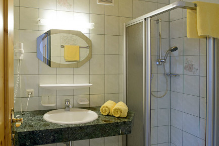Badezimmer im Hotel Garni Santa Barbara, Flachau