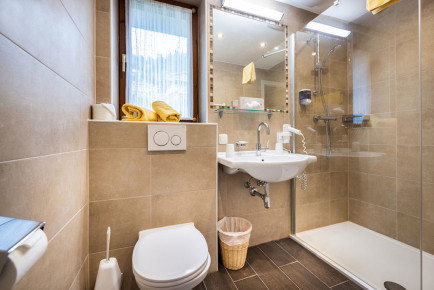 Badezimmer im Hotel Garni Santa Barbara, Flachau