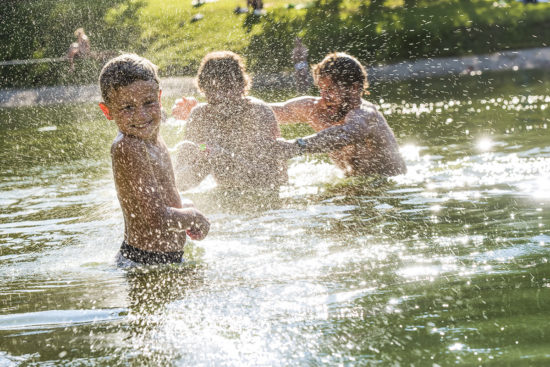 Schwimmen im Sommerurlaub in Flachau, Salzburger Land