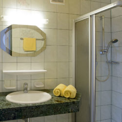 Badezimmer im Hotel Garni Santa Barbara, Flachau