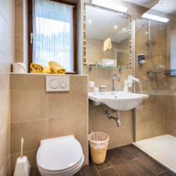 Badezimmer im Hotel Garni Santa Barbara, Flachau